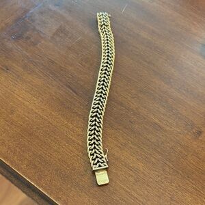 Elegant Gold Chain Bracelet